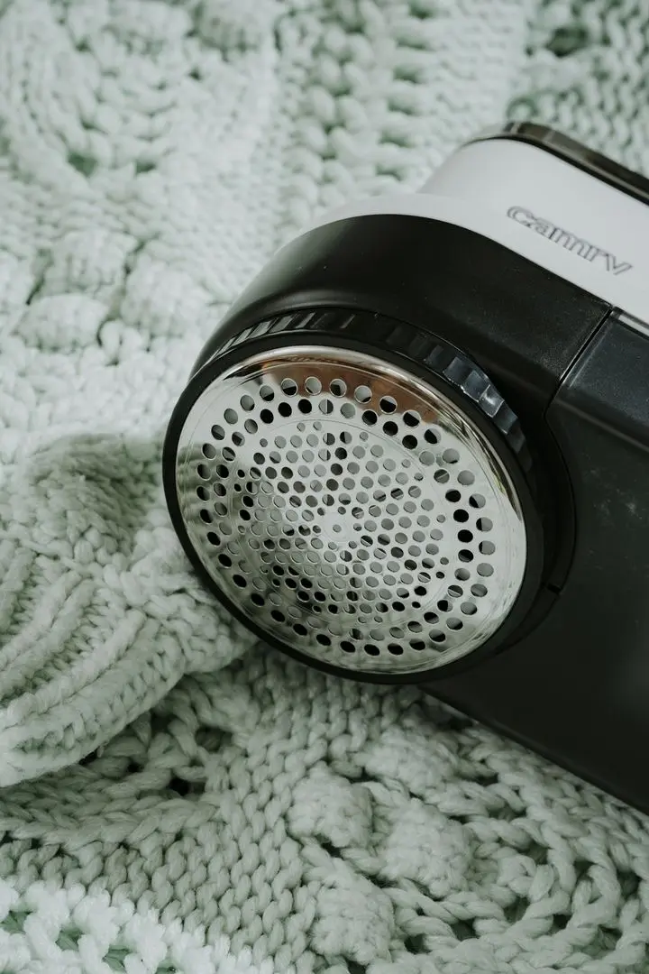 Aparat de curatat scame Camry CR 9620 (White/Black)