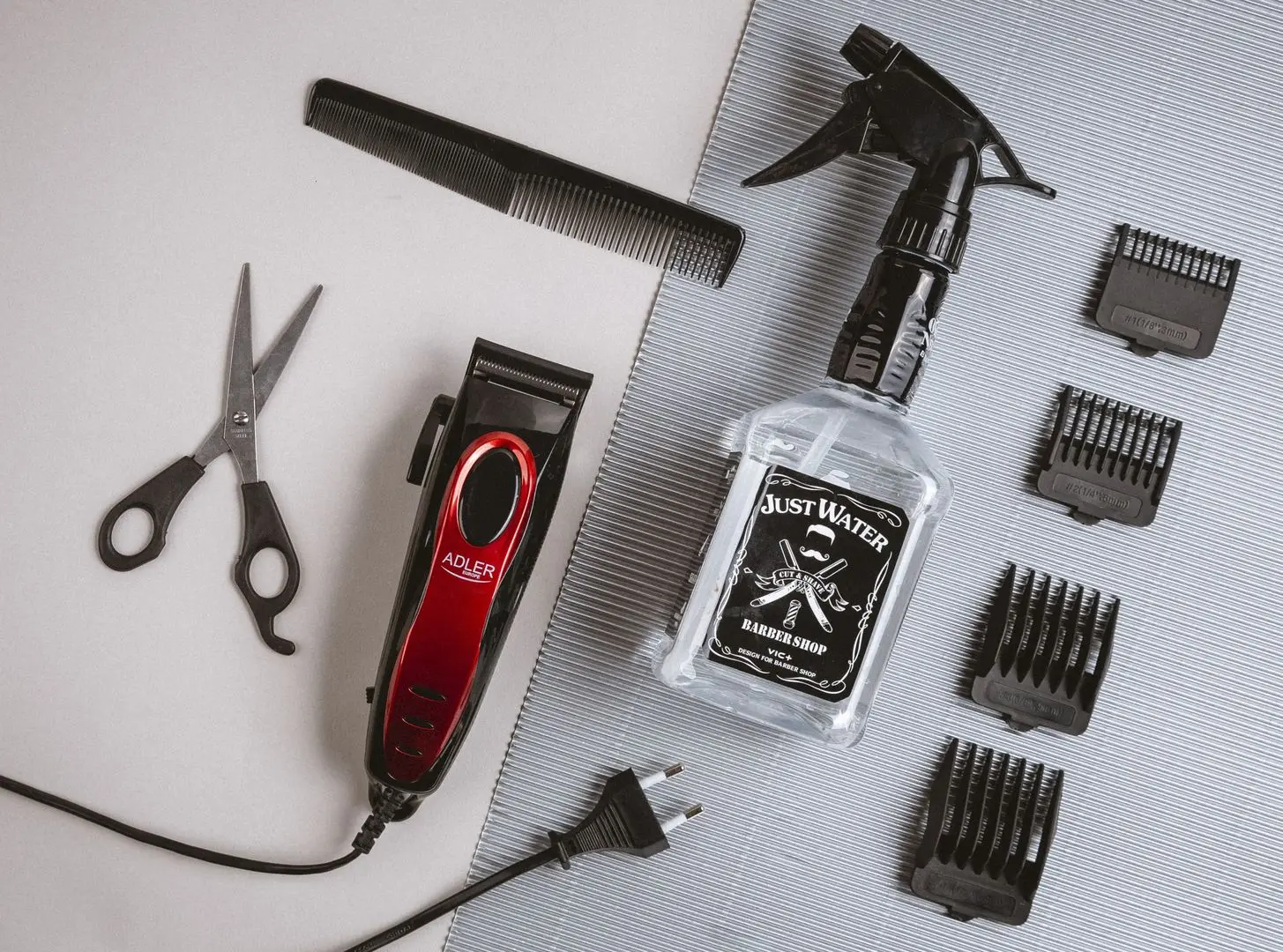 Aparat de tuns Adler AD 2825 (Black/Red)