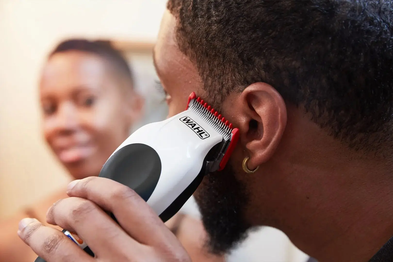 Masina de tuns Wahl Color Pro Plus 20104-0460 (White/Black)