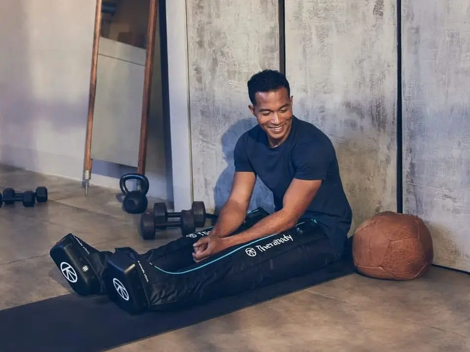 Массажер для ног Therabody RecoveryAir JetBoots (Black)