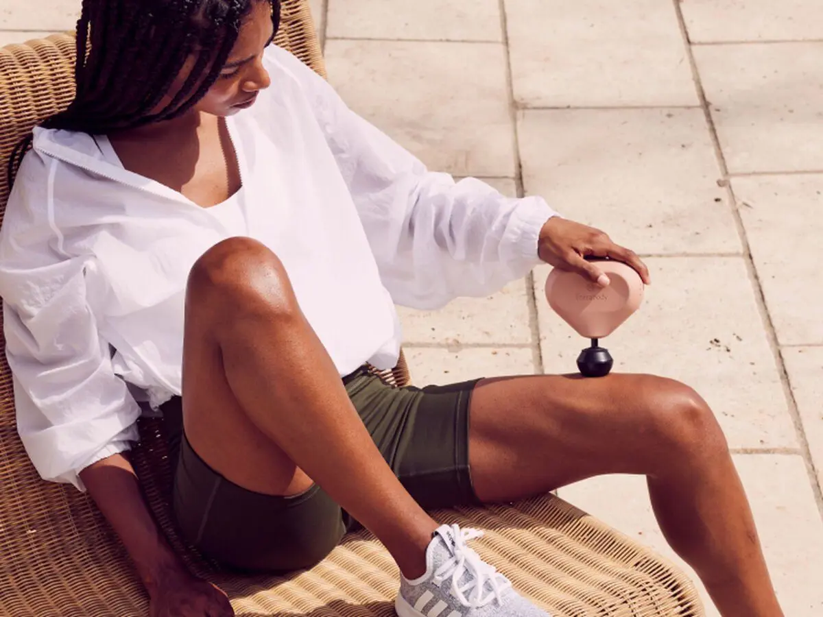 Pistol de masaj Therabody Theragun 2.0 (Desert Rose) - 5