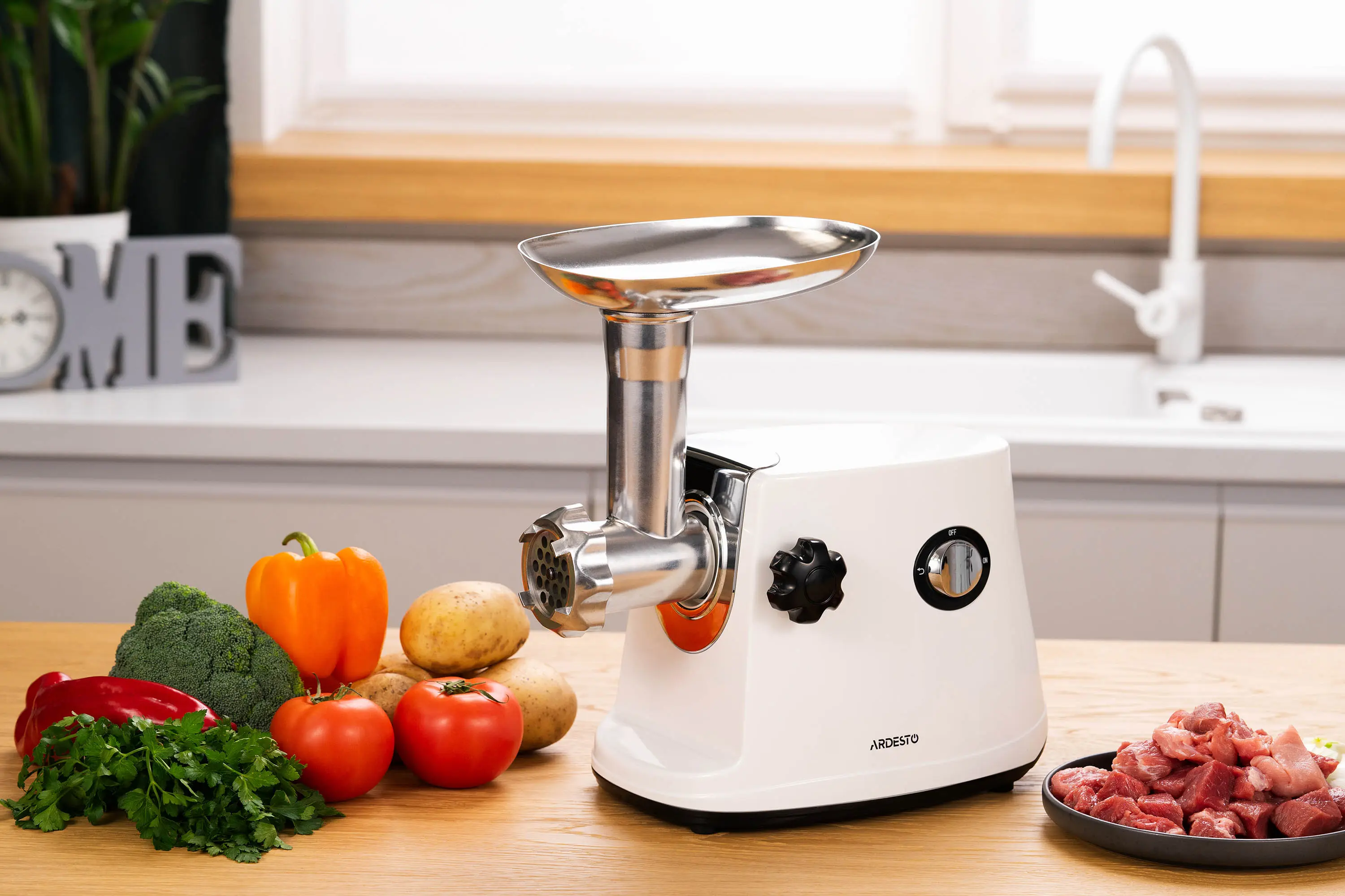 Masina de tocat carne Ardesto MGA-1750R (White)
