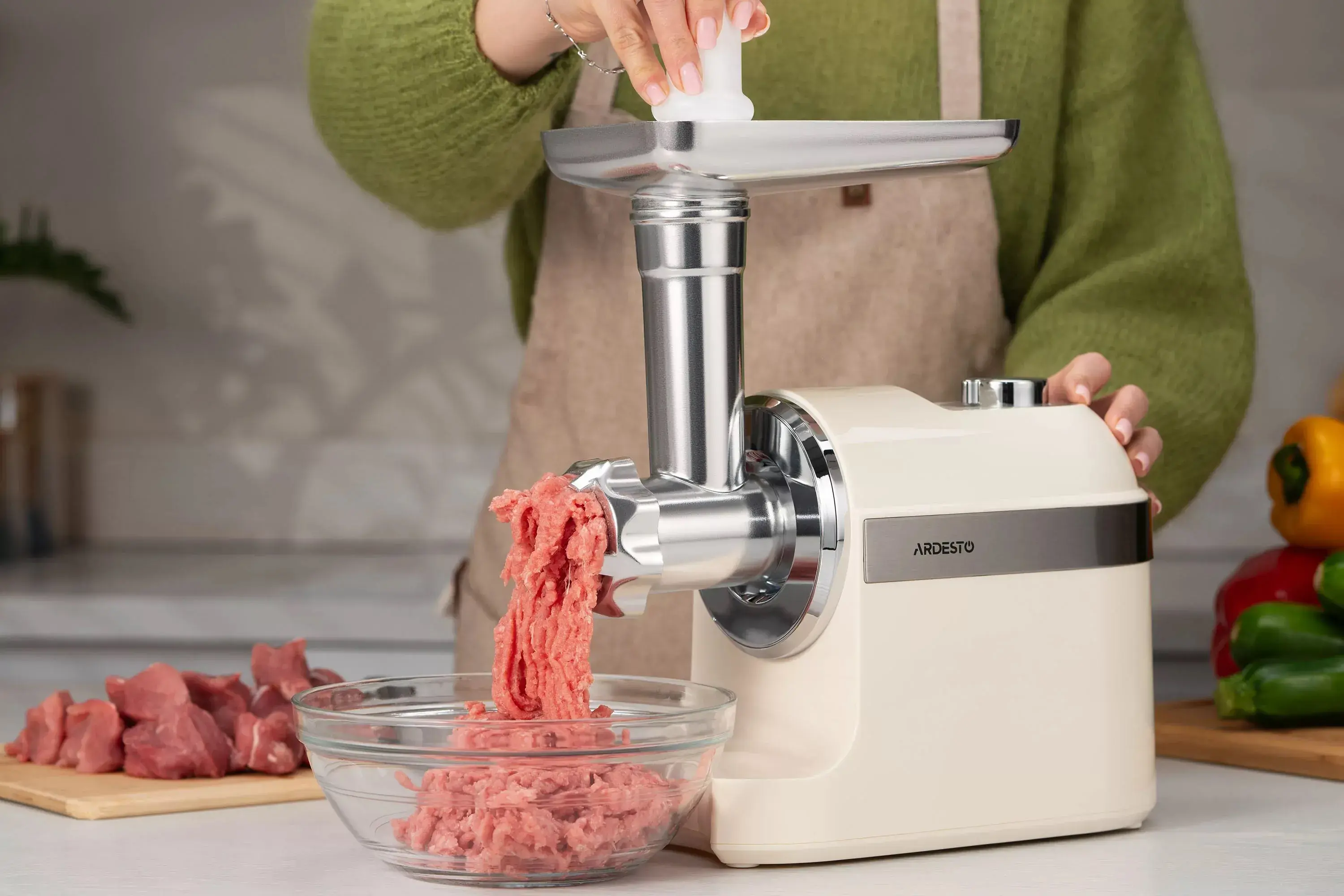 Masina de tocat carne Ardesto MGK-1800BG (Beige)