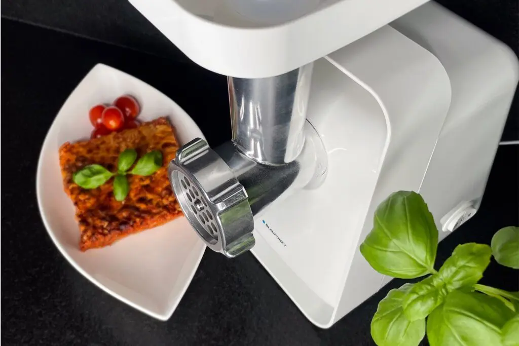 Masina de tocat carne Blaupunkt FMM301 (White)