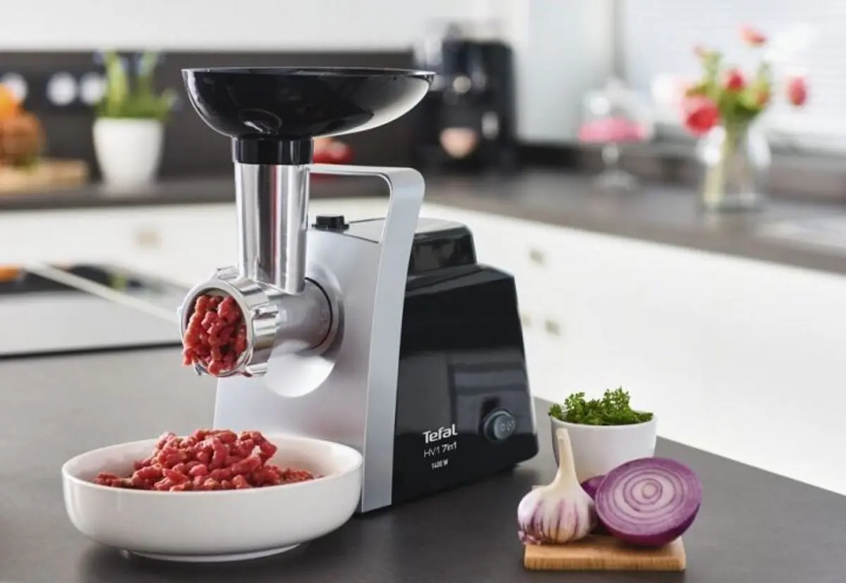 Masina de tocat carne Tefal HV1 NE109838 (Black/Inox)