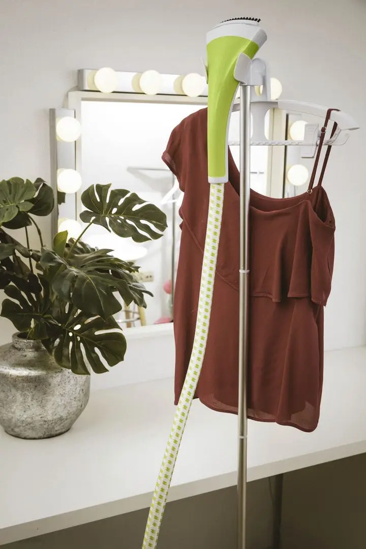 Aparat de calcat cu aburi Camry CR 5020 (Green/White)