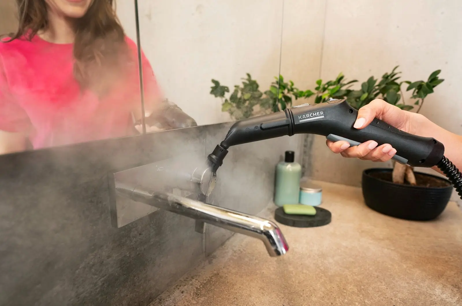 Aparat de curatat cu aburi Karcher SC 4 Deluxe Iron (White)