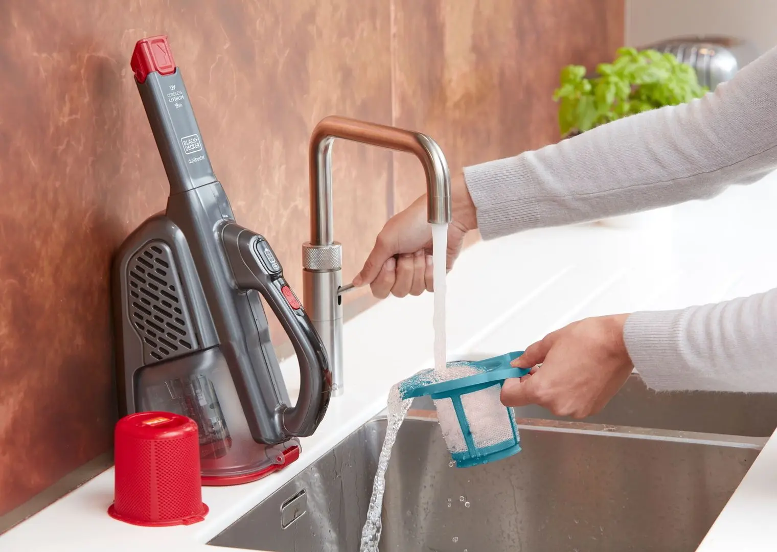 Aspirator de mana cu acumulator Black&Decker BHHV315J (Grey/Red)