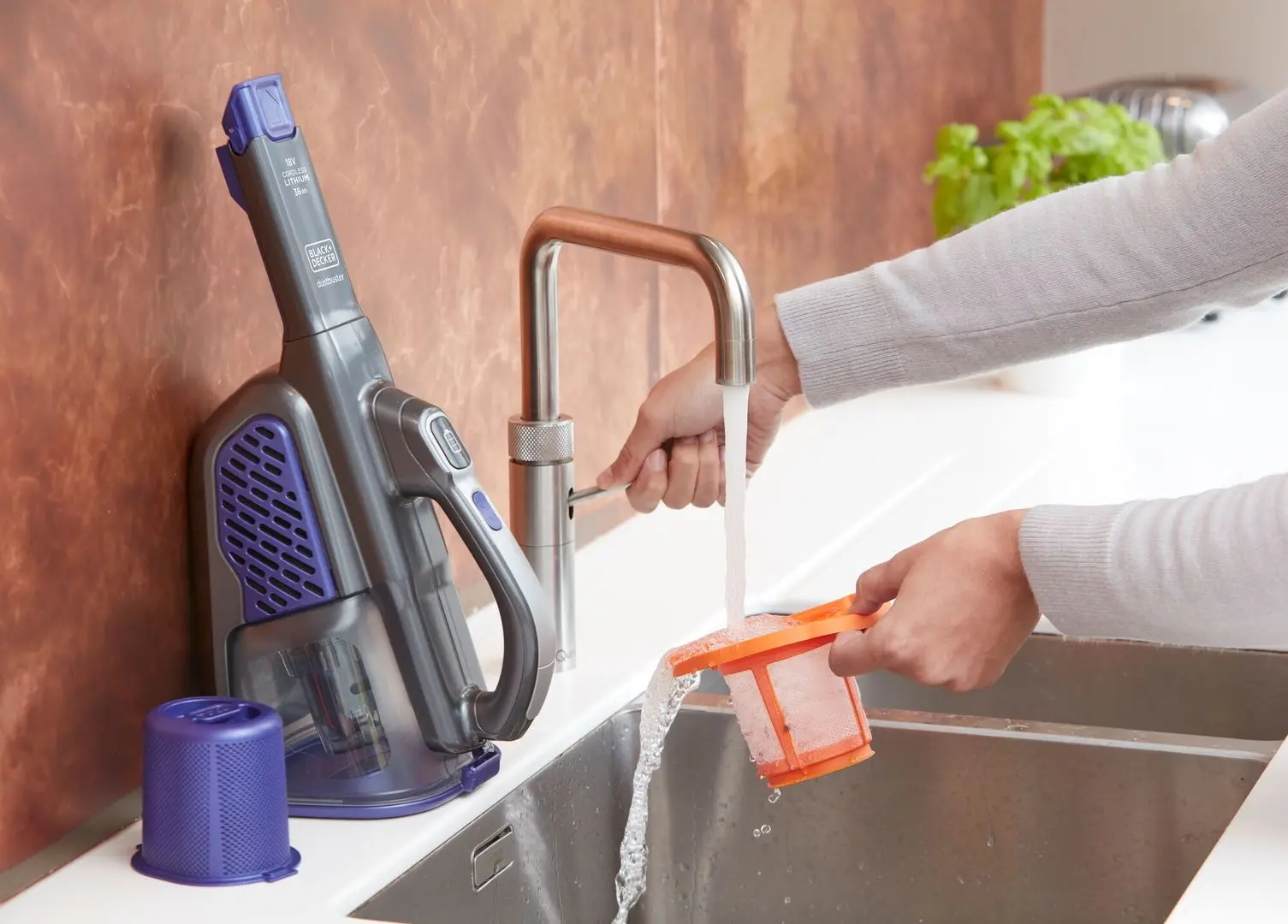 Aspirator de mana cu acumulator Black&Decker BHHV520BFP Solo (Grey/Purple)