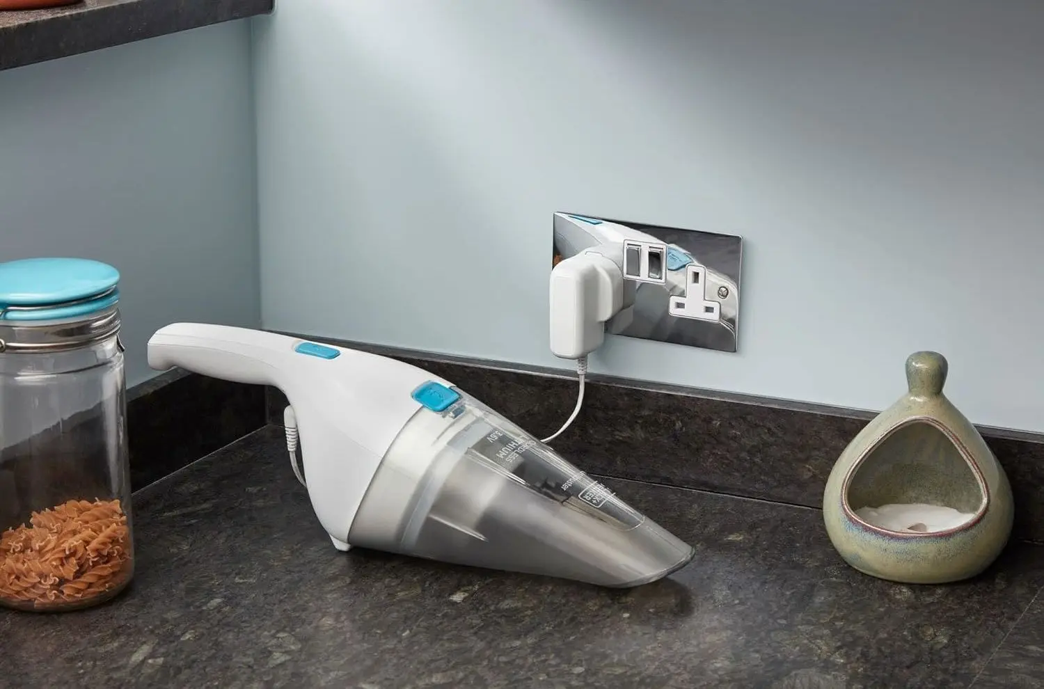 Aspirator de mana cu acumulator Black&Decker NVC115JL (White/Grey)