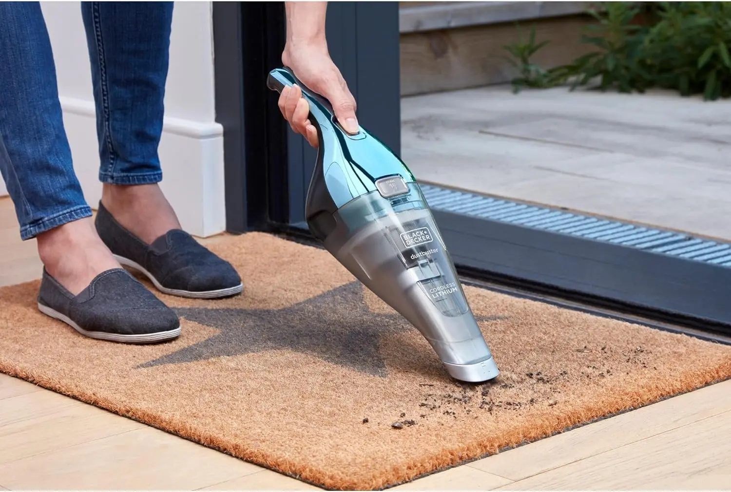 Ручной аккумуляторный пылесос Black&Decker NVC220WBC (Grey/Blue)