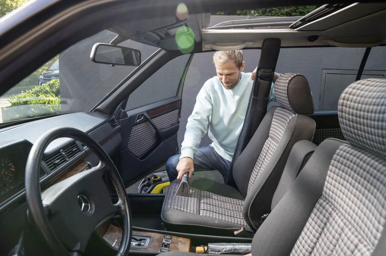 Aspirator cu spalare Karcher SE 3-18 Compact (Yellow/Black)