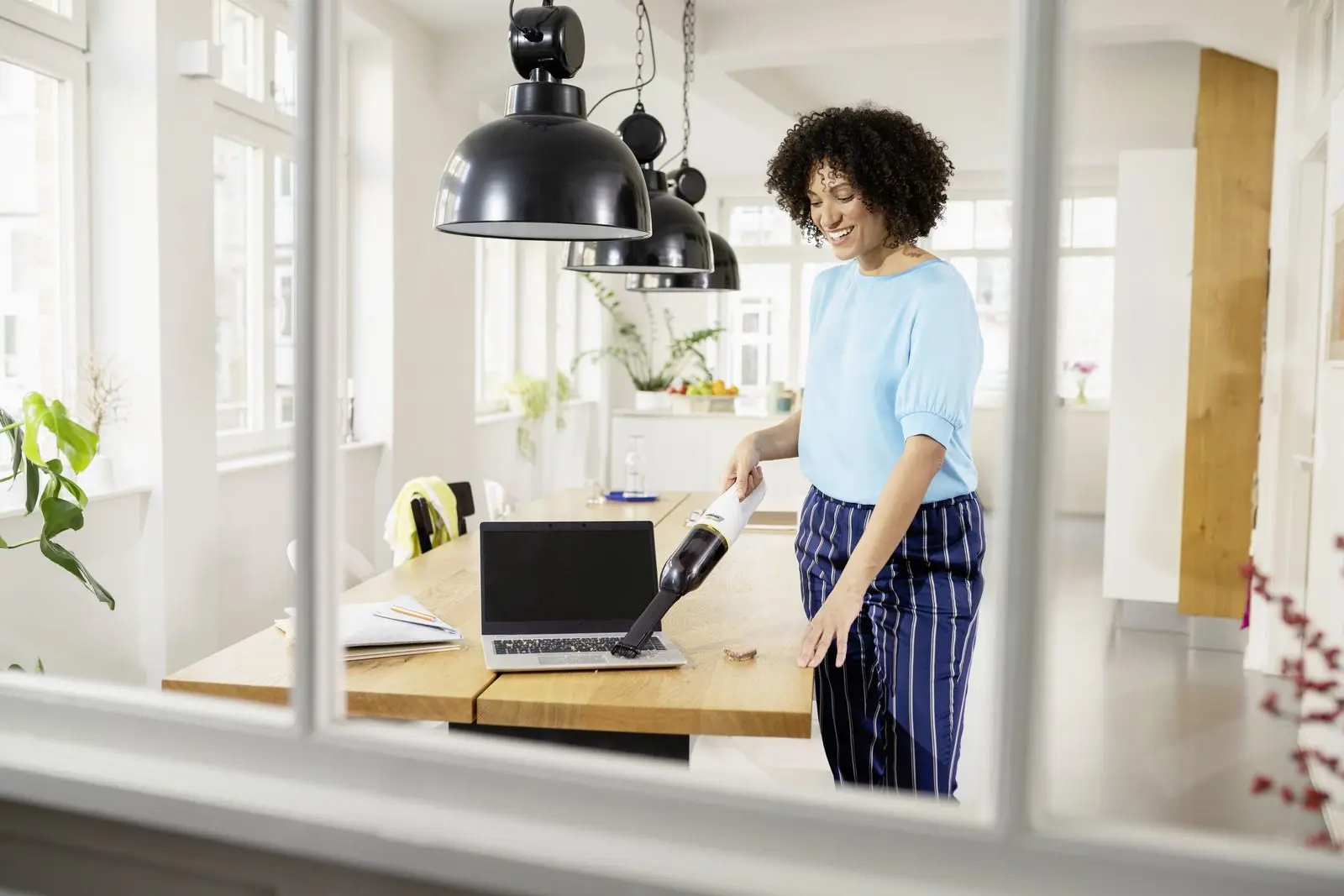 Aspirator de mana Karcher CVH 2 1.198-330.0 (White/Black)