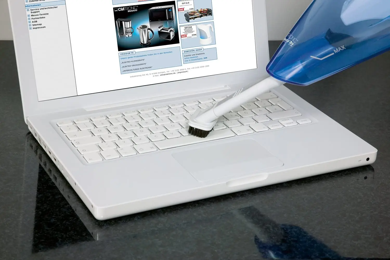 Ручной пылесос Clatronic AKS 828 (Blue/White)