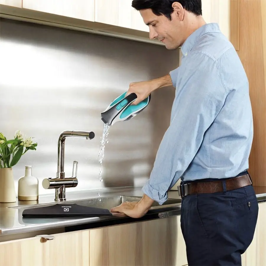 Стеклоочиститель Electrolux Well S7 WS71-4AS (Black/Cyan) - 10