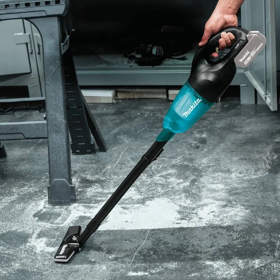 Пылесос аккумуляторный Makita DCL180ZB