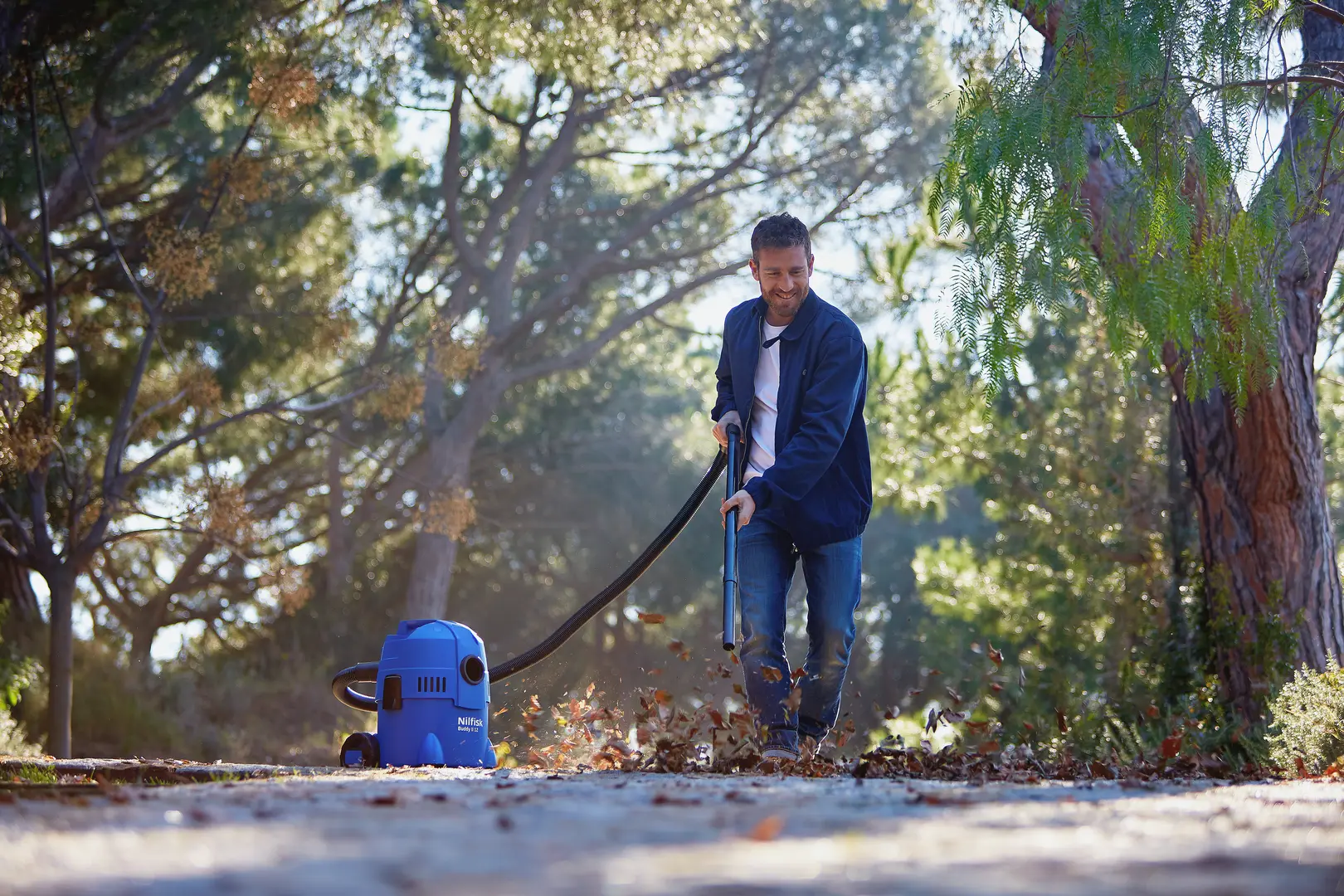 Aspirator industrial Nilfisk Buddy II 12 Car Cleaner (Black/Blue) - 4