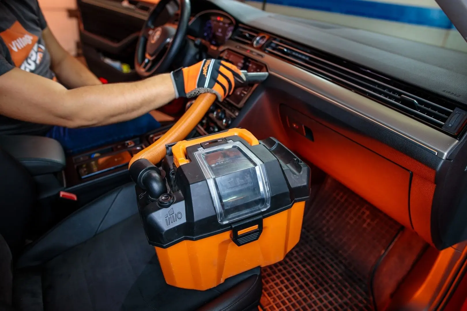 Aspirator cu acumulator Villager VVC 1020 B (Orange/Black)