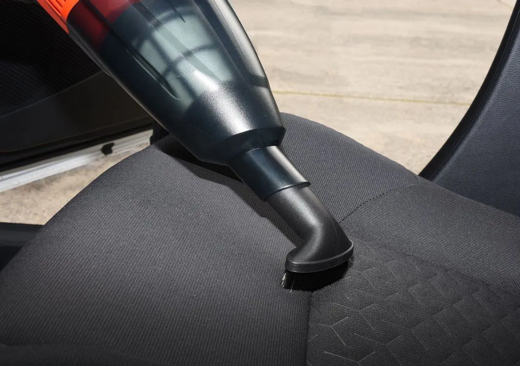 Aspirator auto Yato YT-85680 (Black/Red)