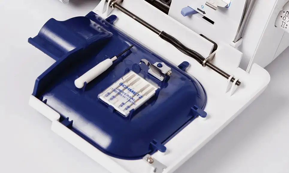 Masina de surfilat Brother 4234D (White/Blue)