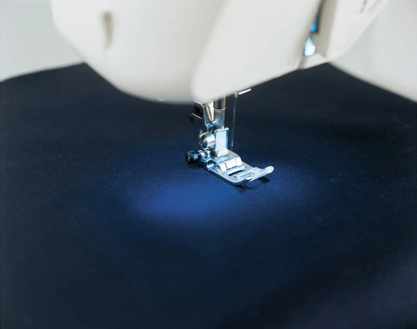 Mașină de cusut Brother FS20S (White/Purple)