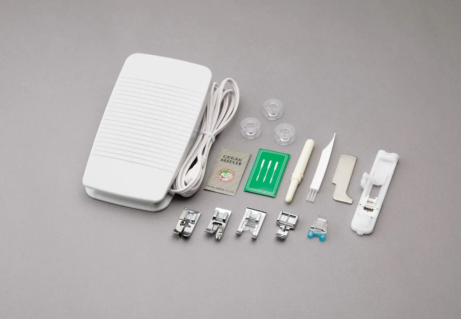 Mașină de cusut Brother FS20S (White/Purple)