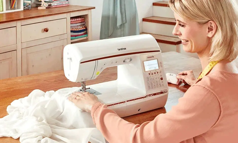 Mașină de cusut  Brother Innov-is 1040SE (White/Red)