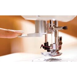 Mașină de cusut Brother Innov-is 15 (White) Thumb