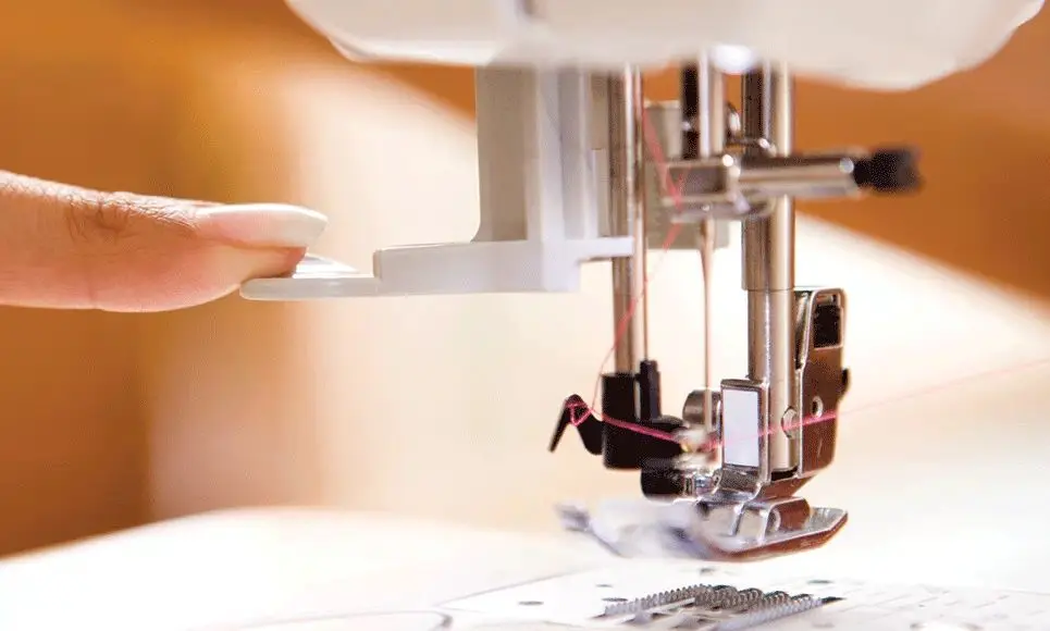 Mașină de cusut Brother Innov-is 15 (White)