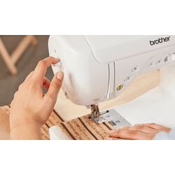 Masina de cusut Brother Innov-is F400 (White/Red) Thumb