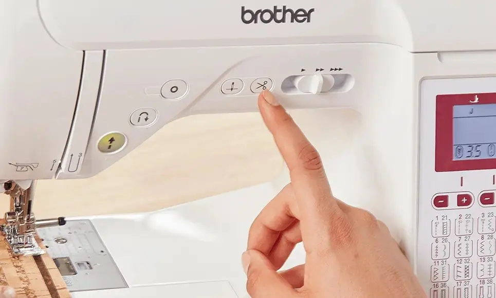 Masina de cusut Brother Innov-is F400 (White/Red)