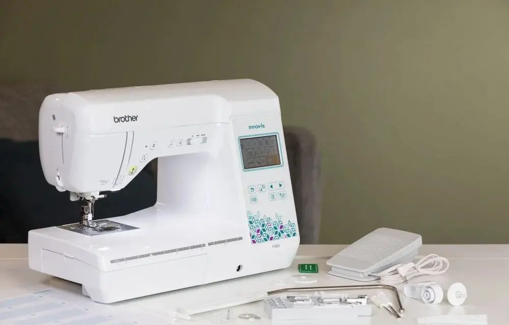 Masina de cusut Brother Innov-is F560 (White)