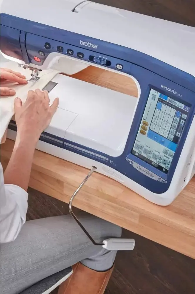 Masina de cusut Brother Innov-is V5 LE (White/Blue)