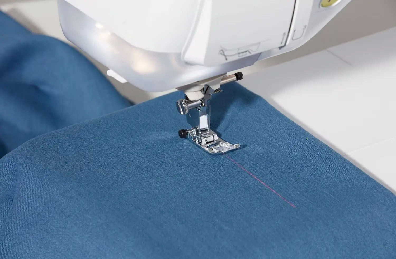 Masina de cusut Brother Innov-is VQ4 (White/Blue)