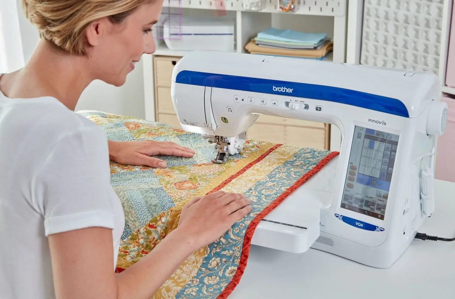 Masina de cusut Brother Innov-is VQ4 (White/Blue)