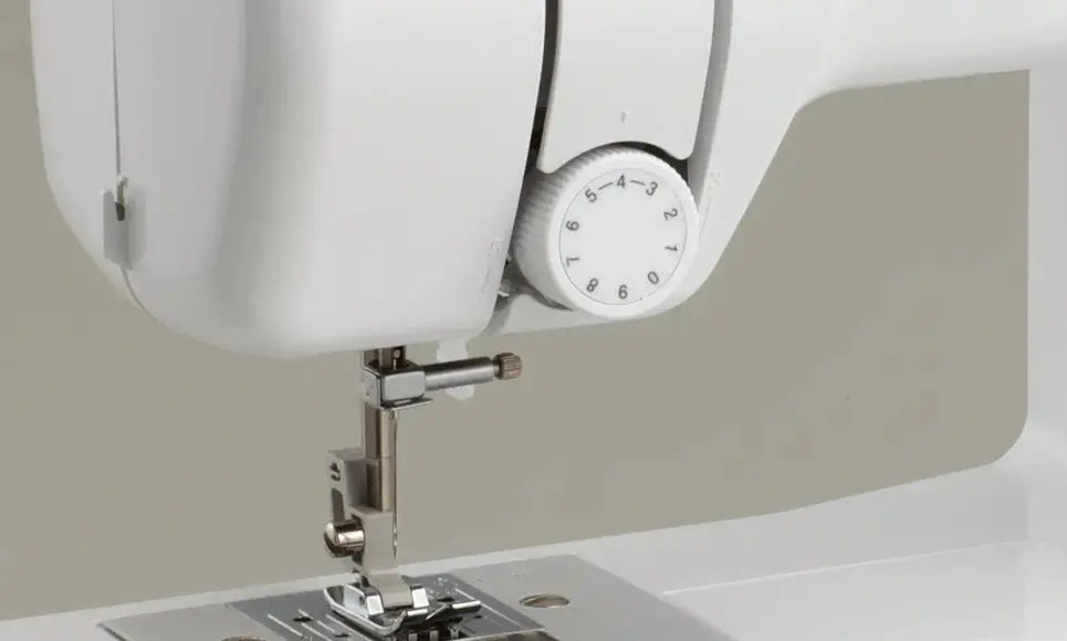 Masina de cusut Brother J17S (White/Pink)