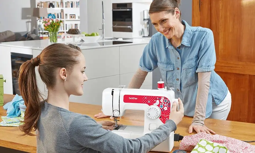 Masina de cusut Brother KD144S (White/Red)