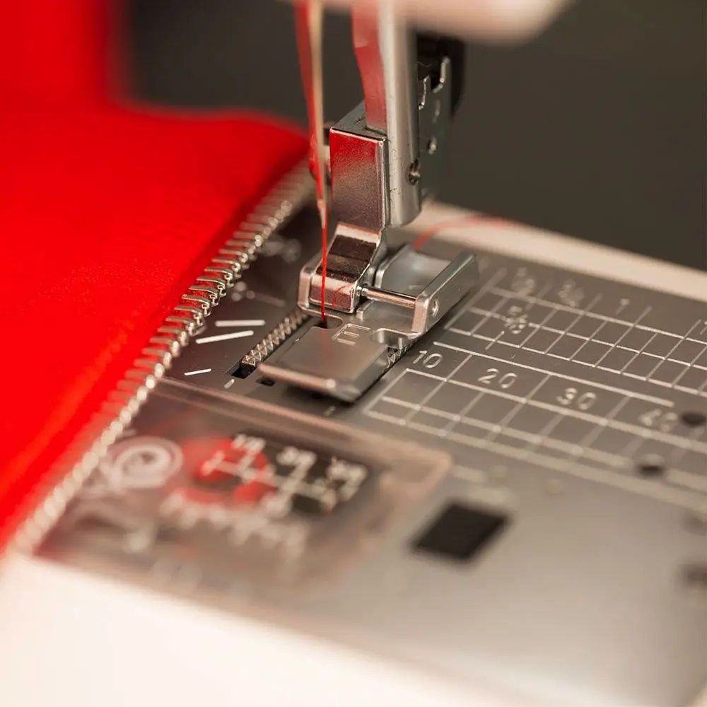 Швейная машина Elna eXperience 550 (White)