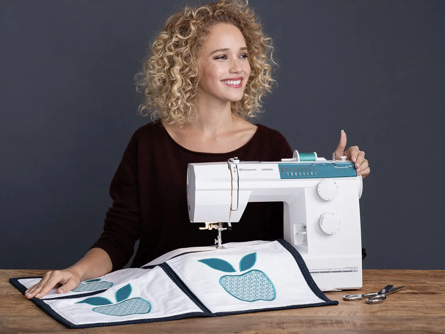 Masina de cusut Husqvarna Viking Emerald 116 (White/Blue) - 3
