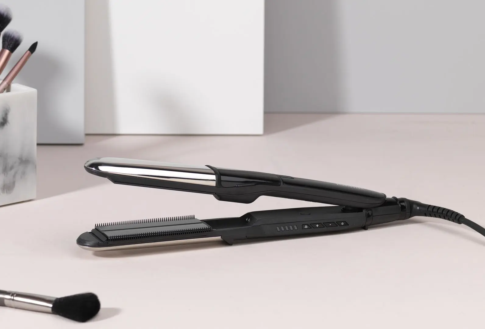 Placă pentru îndreptat părul BaByliss ST496E (Black)