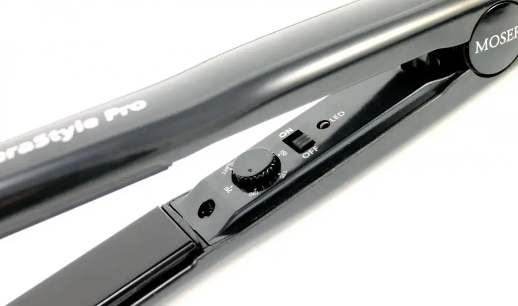 Placa de indreptat parul Moser CeraStyle 4417-0050 (Black)