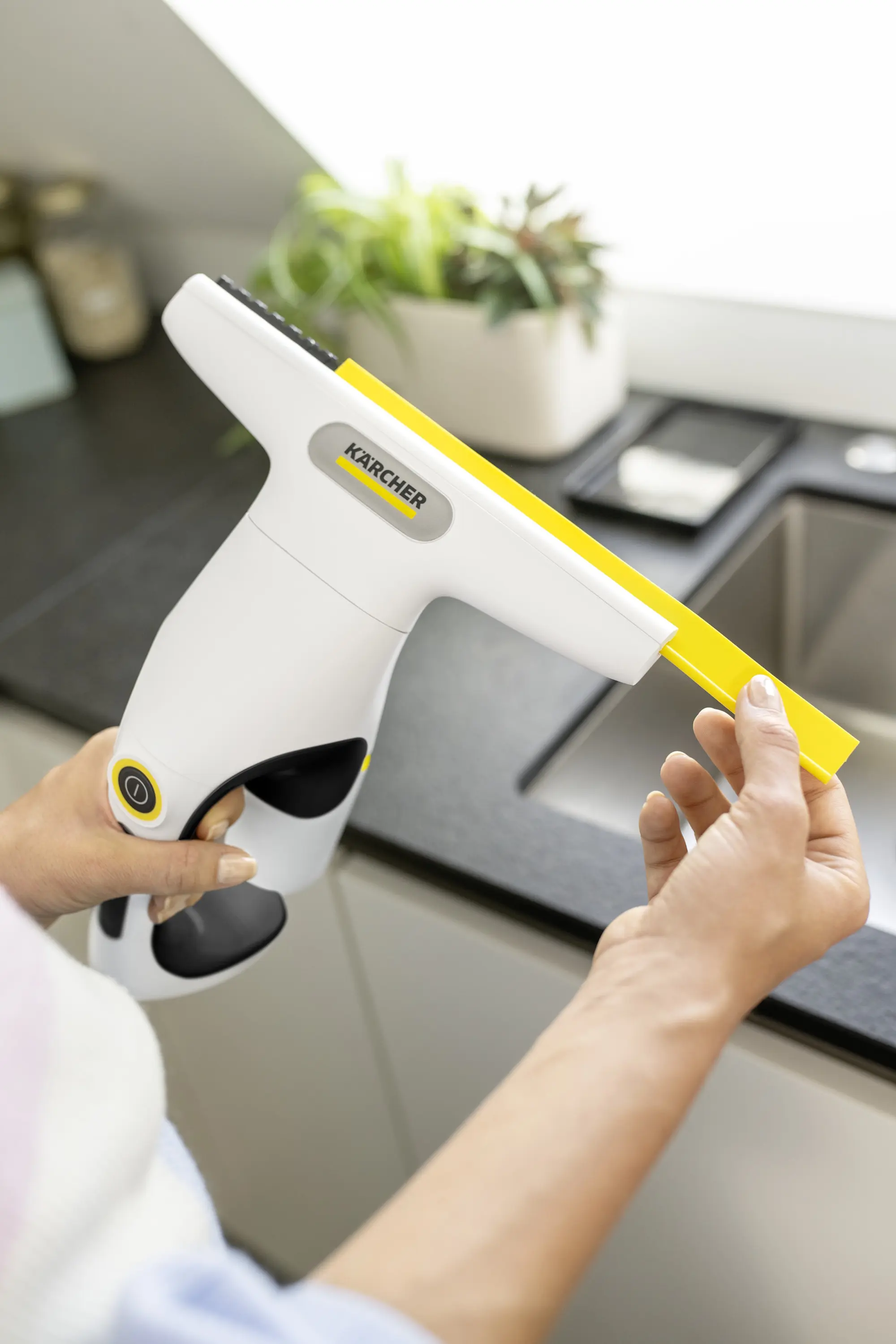 Curatitor pentru geamuri Karcher WV 1 Compact Care 1.633-628.0 (White/Black) - 3