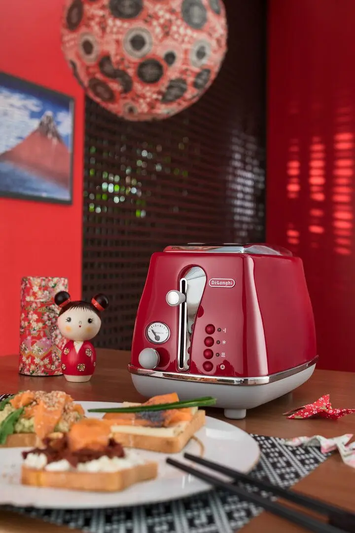 Тостер DeLonghi Icona Capitals CTOC2103.R (Tokyo Red)