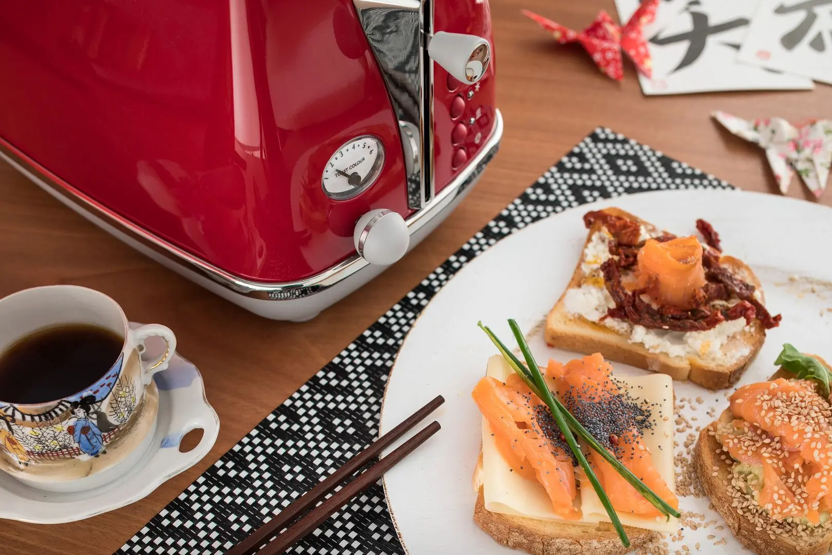 Тостер DeLonghi Icona Capitals CTOC2103.R (Tokyo Red)