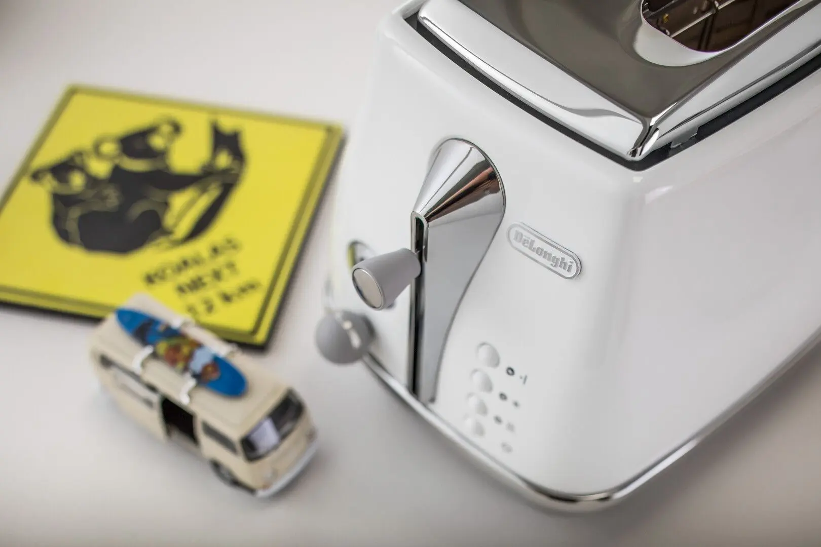 Тостер DeLonghi Icona Capitals CTOC2103.W (Sydney White)