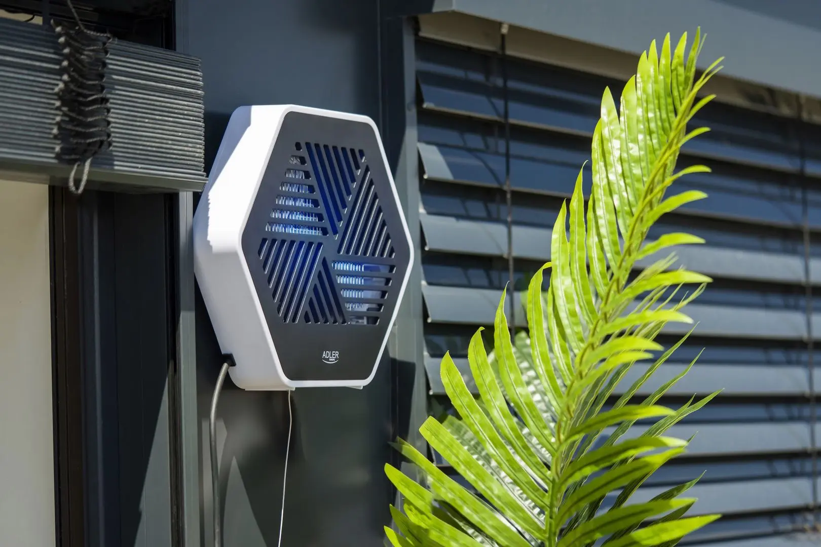 Антимоскитная лампа Adler AD 7939 (White/Black)