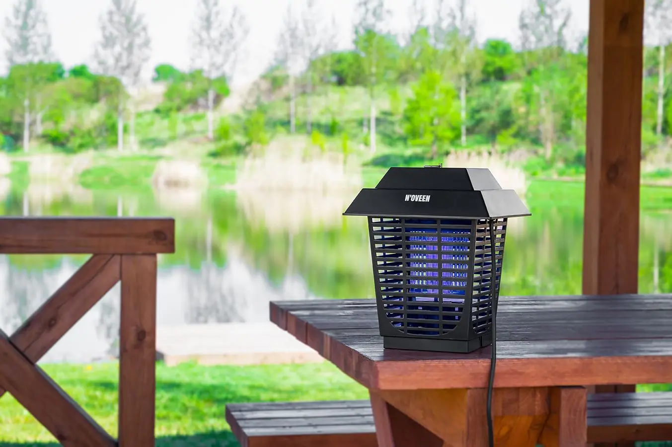 Lampa anti-insecte Noveen IKN22 (Black)