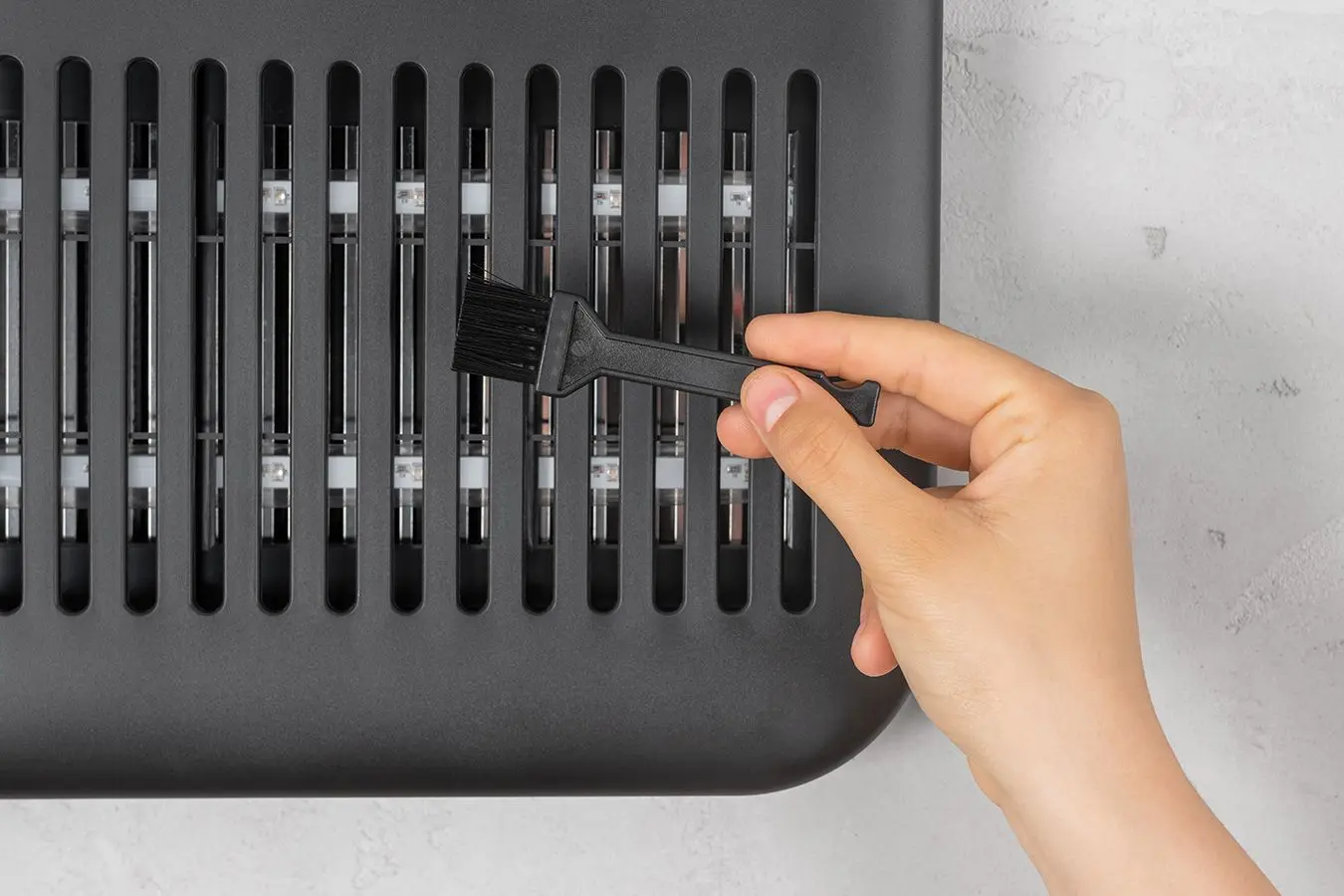 Lampa anti-insecte Noveen IKN550 (Black)