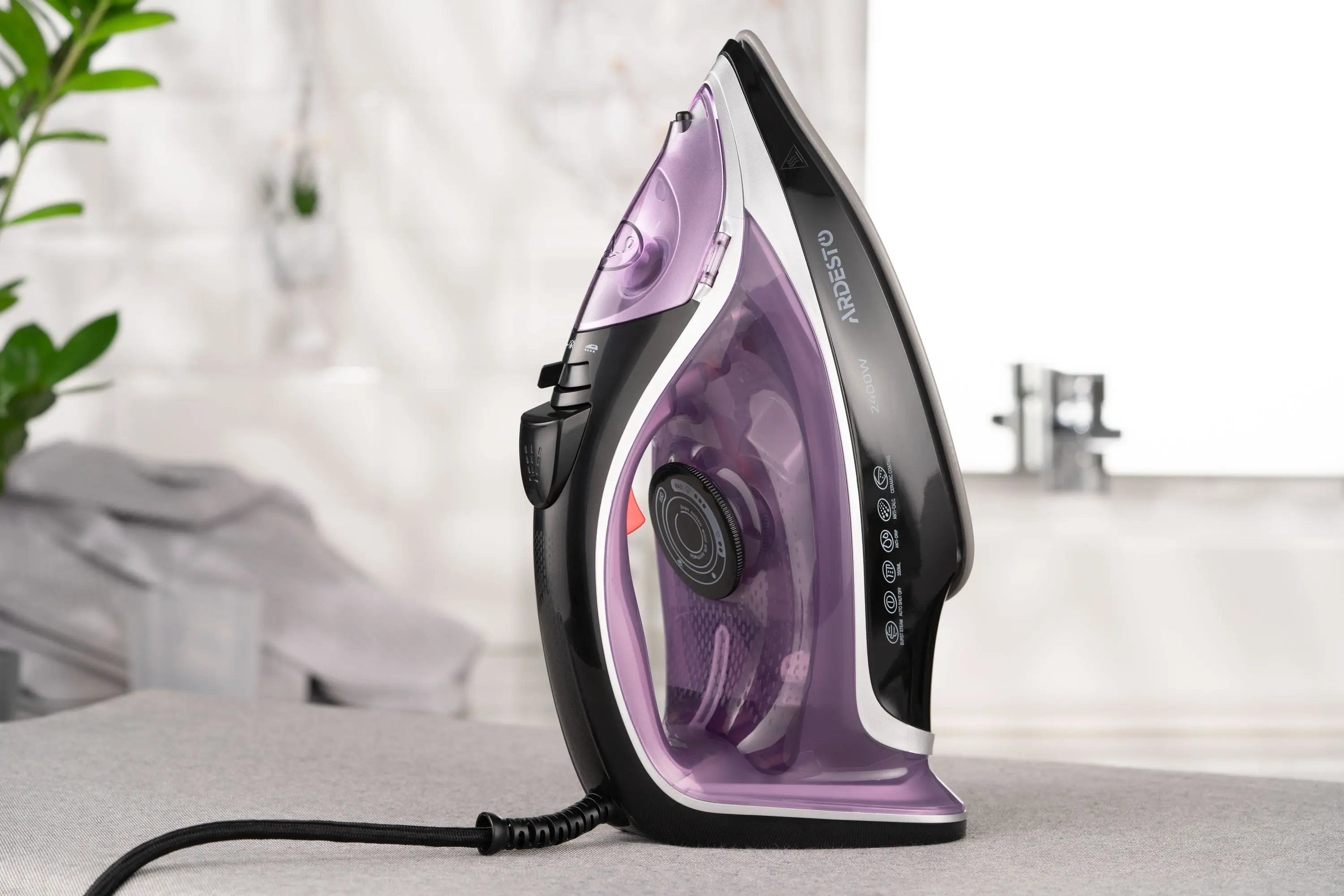 Fier de calcat Ardesto IR-B2234 (Purple/Black)