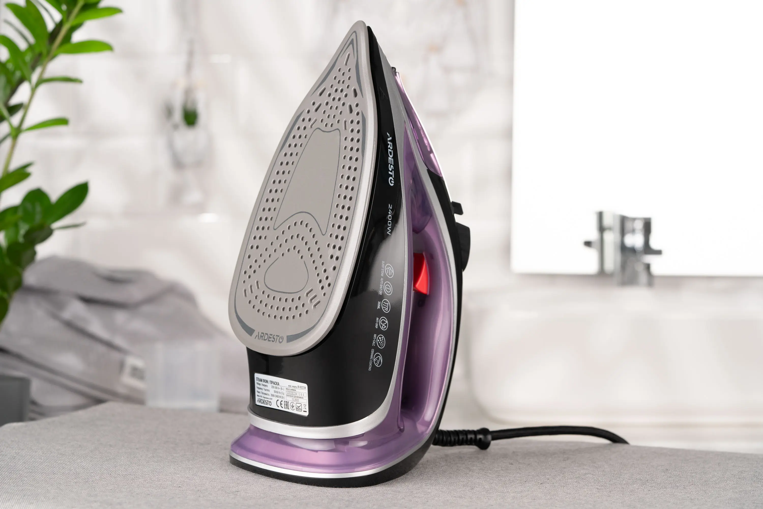 Fier de calcat Ardesto IR-B2234 (Purple/Black)